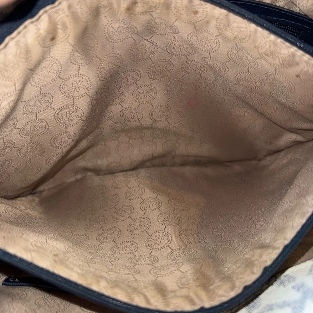 Michael Kors White & Navy Monogram Tote Bag with Wallet - Picture 9 of 13